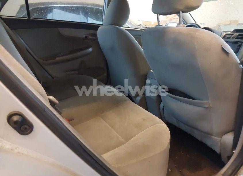 Photo 8 of 2013 Toyota Corolla LE (VIN 2T1BU4EE9DC119122)