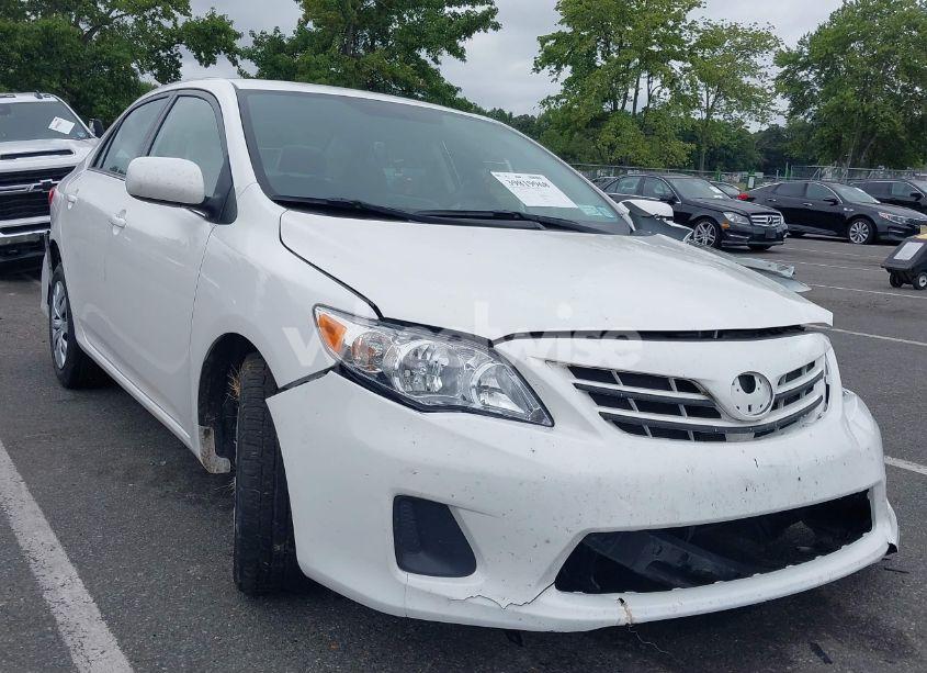 2013 Toyota Corolla LE (VIN 2T1BU4EE9DC935652) main photo