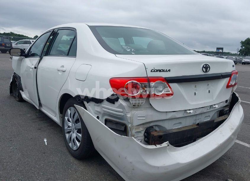Photo 3 of 2013 Toyota Corolla LE (VIN 2T1BU4EE9DC935652)