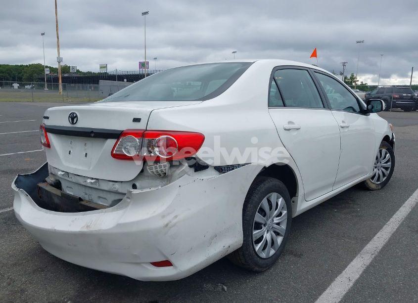 Photo 4 of 2013 Toyota Corolla LE (VIN 2T1BU4EE9DC935652)