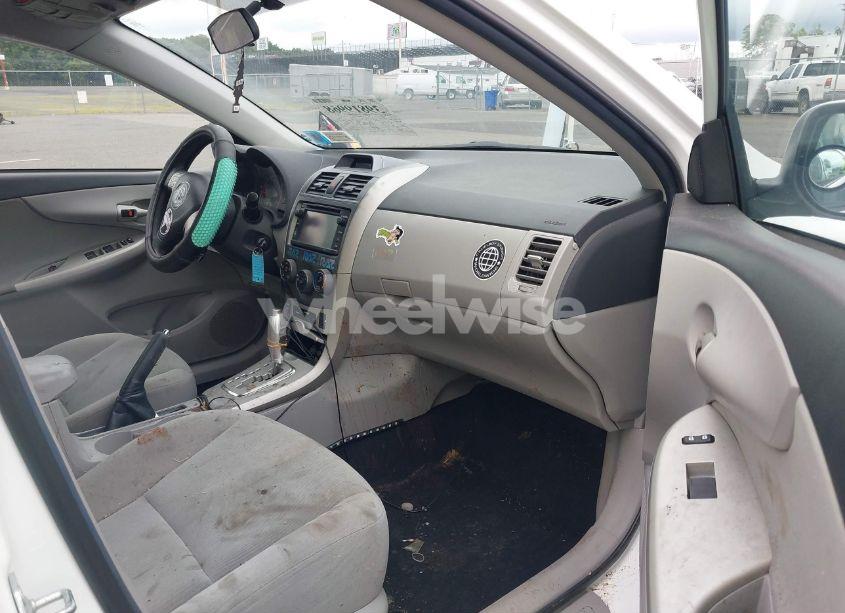 Photo 5 of 2013 Toyota Corolla LE (VIN 2T1BU4EE9DC935652)