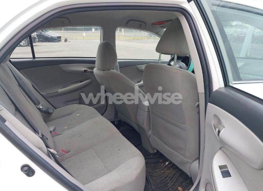 Photo 8 of 2013 Toyota Corolla LE (VIN 2T1BU4EE9DC935652)