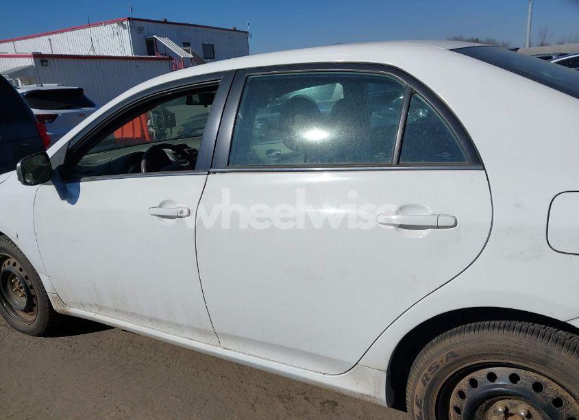 Photo 14 of 2013 Toyota Corolla LE (VIN 2T1BU4EE9DC939216)