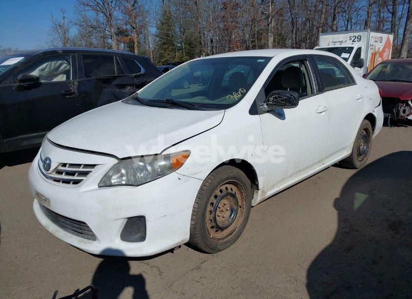 Photo 2 of 2013 Toyota Corolla LE (VIN 2T1BU4EE9DC939216)