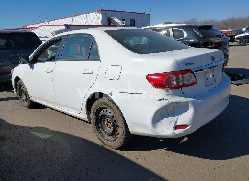 Photo 3 of 2013 Toyota Corolla LE (VIN 2T1BU4EE9DC939216)