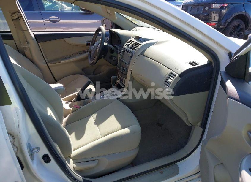 Photo 5 of 2013 Toyota Corolla LE (VIN 2T1BU4EE9DC939216)