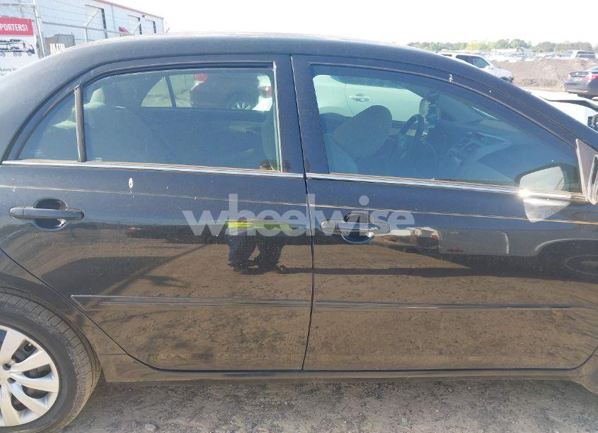 Photo 13 of 2013 Toyota Corolla LE (VIN 2T1BU4EE9DC941502)