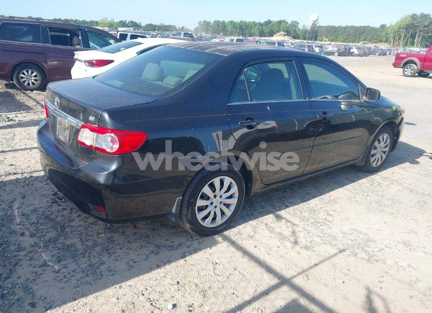 Photo 4 of 2013 Toyota Corolla LE (VIN 2T1BU4EE9DC941502)