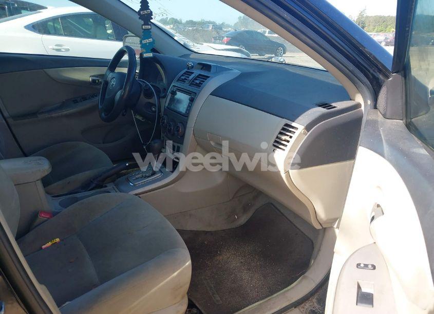 Photo 5 of 2013 Toyota Corolla LE (VIN 2T1BU4EE9DC941502)