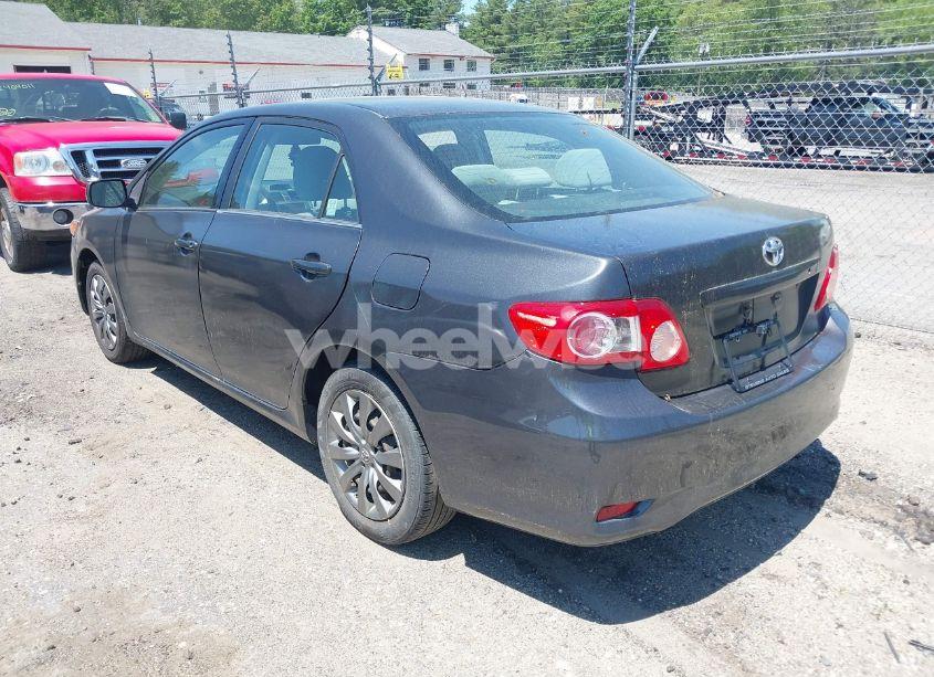 Photo 3 of 2013 Toyota Corolla LE (VIN 2T1BU4EE9DC947526)