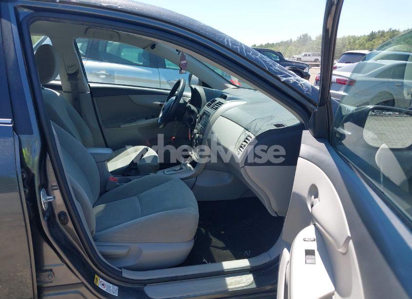 Photo 5 of 2013 Toyota Corolla LE (VIN 2T1BU4EE9DC947526)