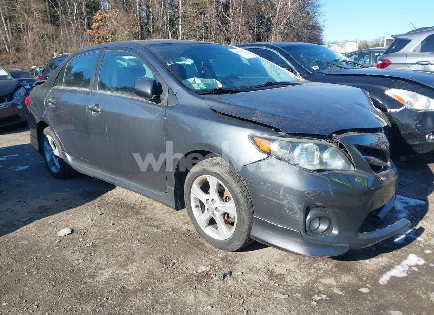 2013 Toyota Corolla S (VIN 2T1BU4EE9DC963404) main photo