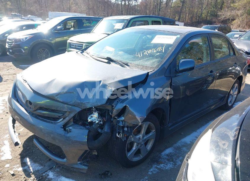 Photo 2 of 2013 Toyota Corolla S (VIN 2T1BU4EE9DC963404)