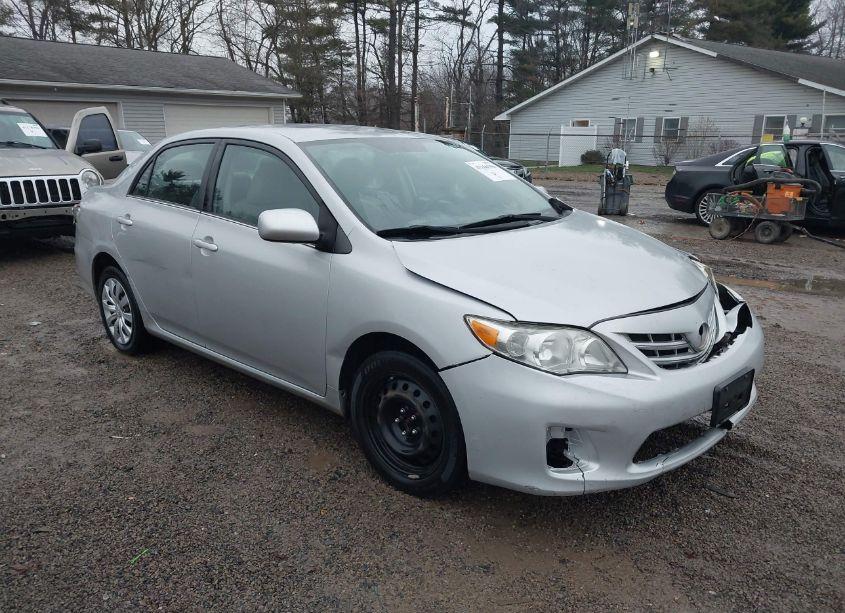2013 Toyota Corolla LE (VIN 2T1BU4EE9DC963869) main photo