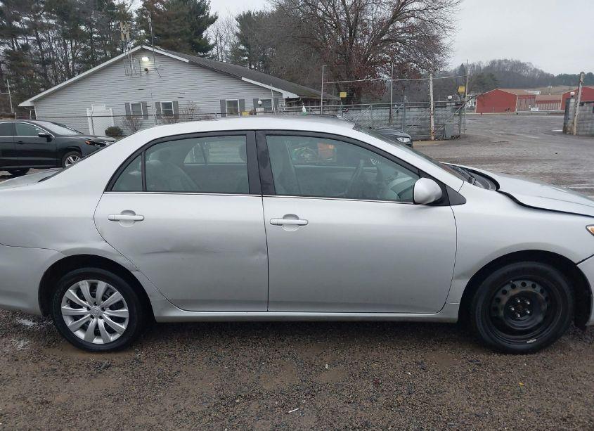 Photo 13 of 2013 Toyota Corolla LE (VIN 2T1BU4EE9DC963869)
