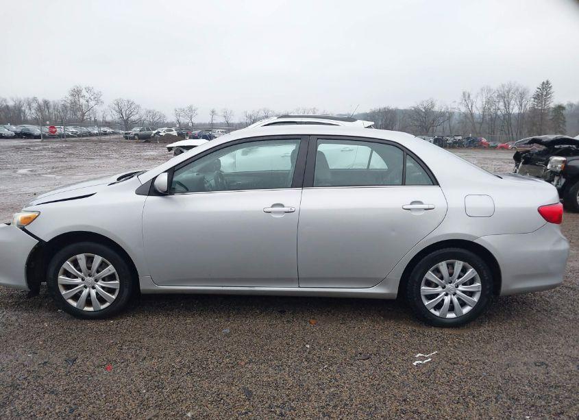 Photo 14 of 2013 Toyota Corolla LE (VIN 2T1BU4EE9DC963869)