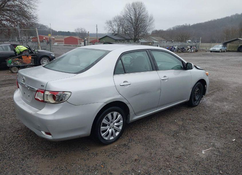 Photo 4 of 2013 Toyota Corolla LE (VIN 2T1BU4EE9DC963869)