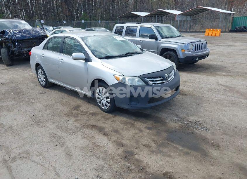 2013 Toyota Corolla LE (VIN 2T1BU4EE9DC970577) main photo