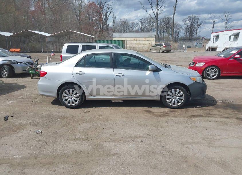 Photo 13 of 2013 Toyota Corolla LE (VIN 2T1BU4EE9DC970577)