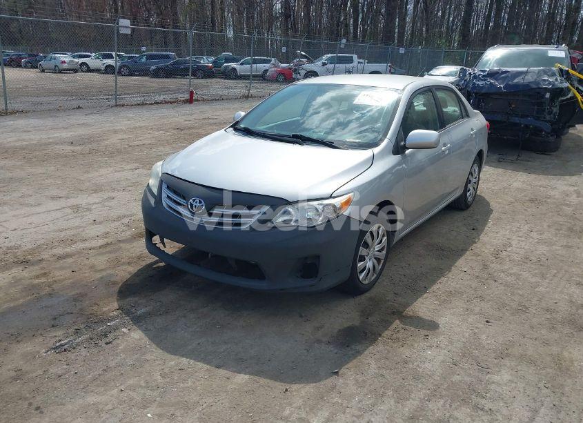 Photo 2 of 2013 Toyota Corolla LE (VIN 2T1BU4EE9DC970577)