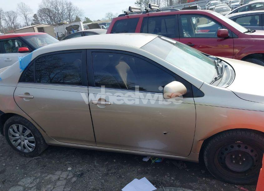 Photo 13 of 2013 Toyota Corolla LE (VIN 2T1BU4EE9DC970918)