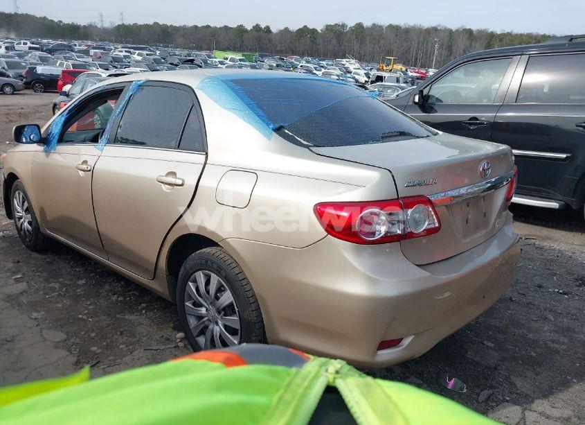 Photo 3 of 2013 Toyota Corolla LE (VIN 2T1BU4EE9DC970918)