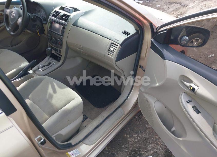 Photo 5 of 2013 Toyota Corolla LE (VIN 2T1BU4EE9DC970918)