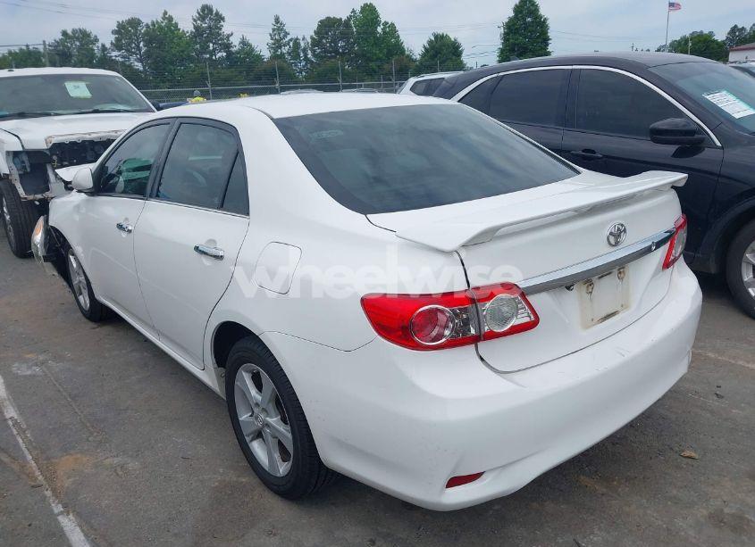 Photo 3 of 2013 Toyota Corolla LE (VIN 2T1BU4EE9DC975682)