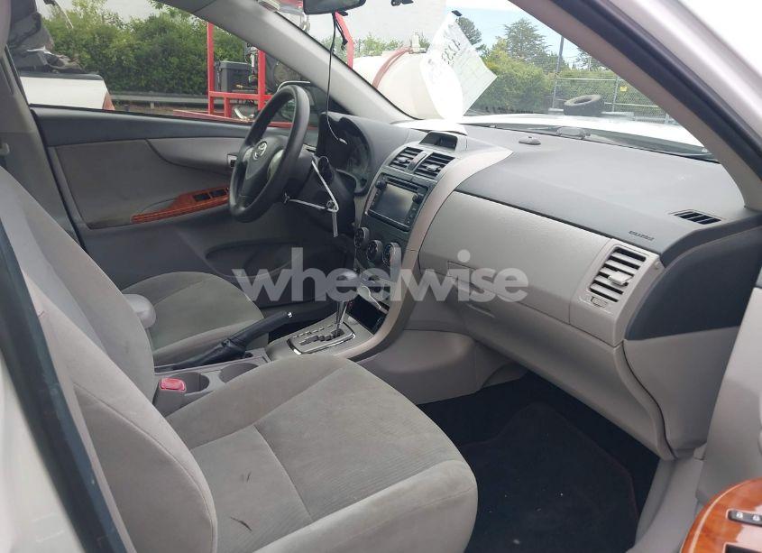 Photo 5 of 2013 Toyota Corolla LE (VIN 2T1BU4EE9DC975682)