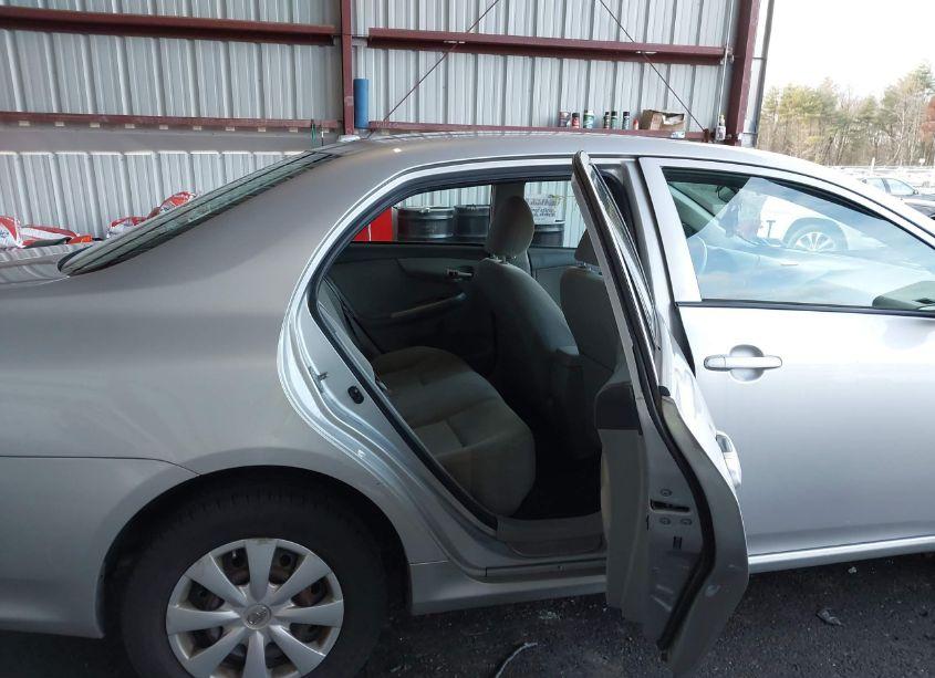 Photo 8 of 2010 Toyota Corolla LE (VIN 2T1BU4EEXAC326629)