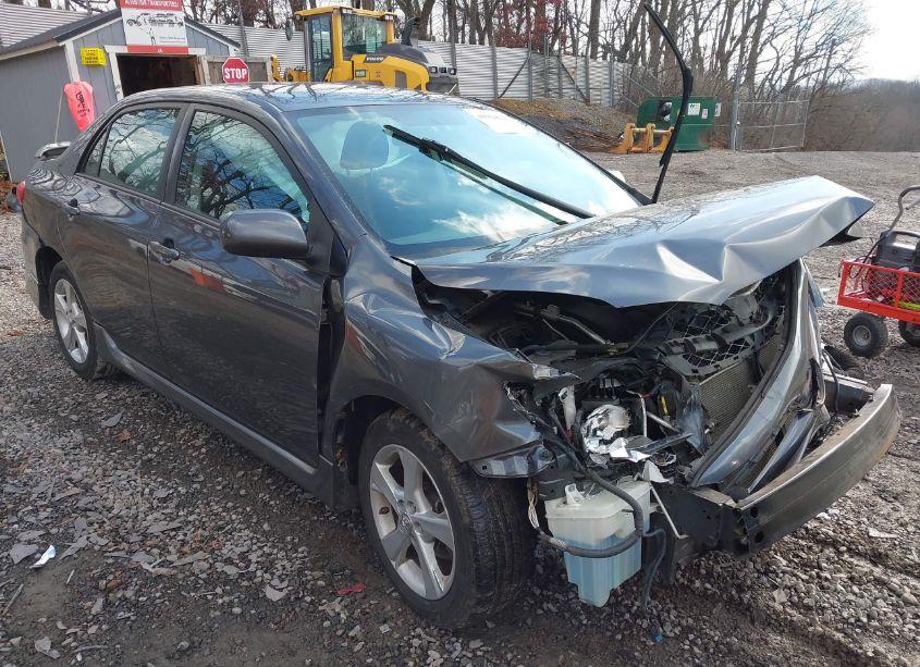 2011 Toyota Corolla S (VIN 2T1BU4EEXBC712565) main photo