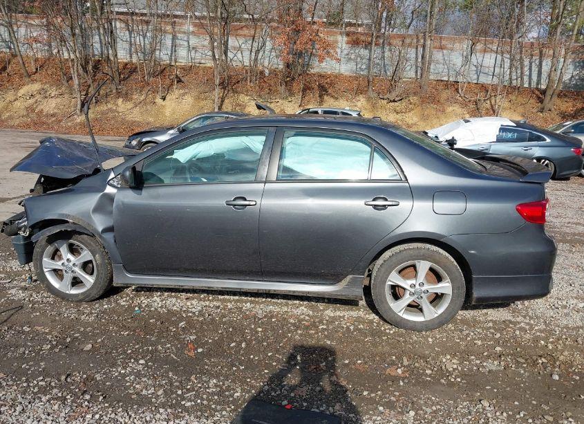 Photo 15 of 2011 Toyota Corolla S (VIN 2T1BU4EEXBC712565)