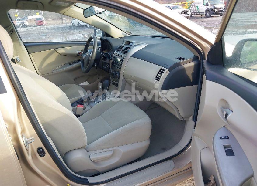 Photo 5 of 2012 Toyota Corolla LE (VIN 2T1BU4EEXCC865772)