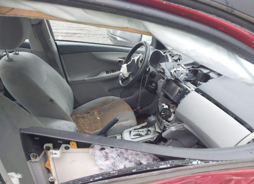 Photo 5 of 2013 Toyota Corolla LE (VIN 2T1BU4EEXDC024259)