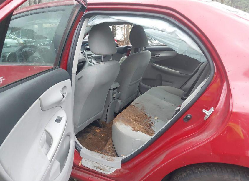 Photo 8 of 2013 Toyota Corolla LE (VIN 2T1BU4EEXDC024259)