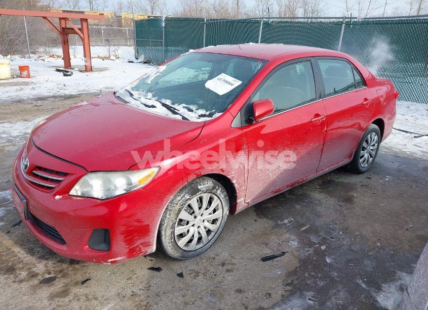 Photo 2 of 2013 Toyota Corolla LE (VIN 2T1BU4EEXDC025346)