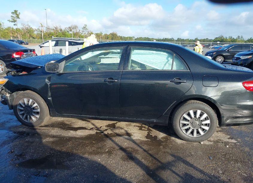 Photo 15 of 2013 Toyota Corolla L (VIN 2T1BU4EEXDC025511)
