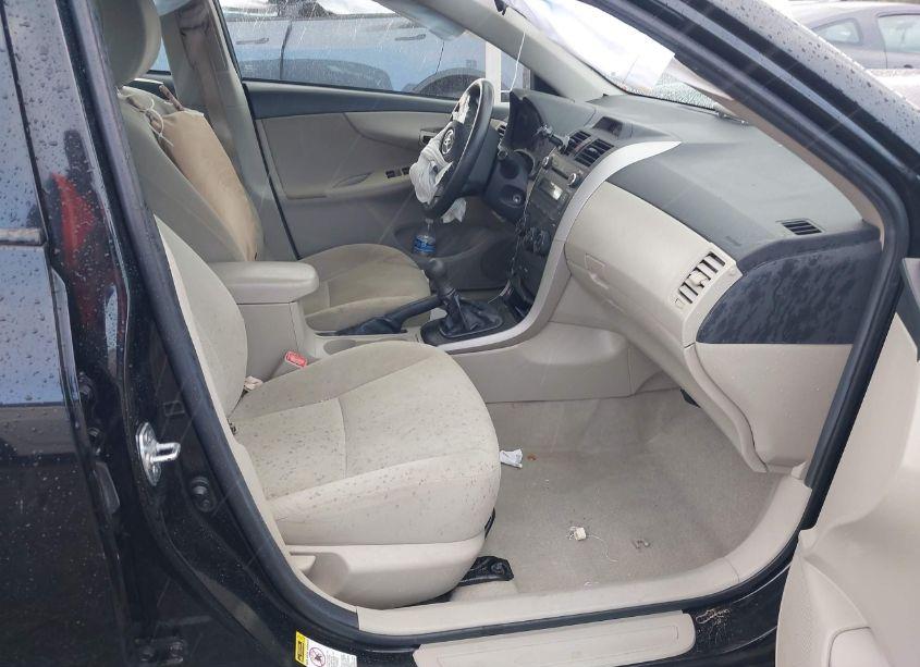 Photo 5 of 2013 Toyota Corolla L (VIN 2T1BU4EEXDC025511)