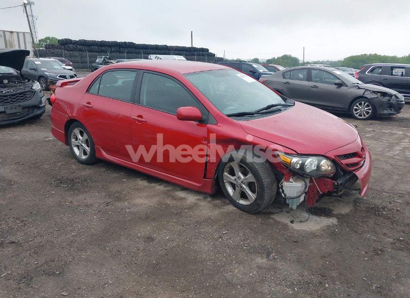 2013 Toyota Corolla S (VIN 2T1BU4EEXDC028067) main photo