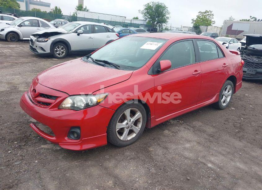 Photo 2 of 2013 Toyota Corolla S (VIN 2T1BU4EEXDC028067)