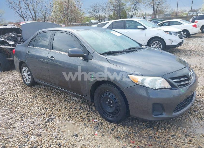2013 Toyota Corolla LE (VIN 2T1BU4EEXDC039621) main photo