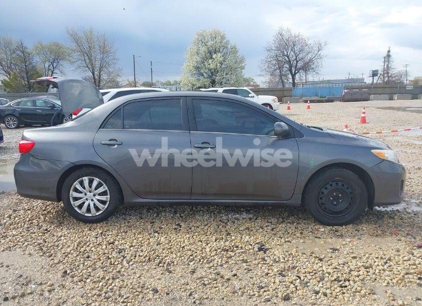 Photo 13 of 2013 Toyota Corolla LE (VIN 2T1BU4EEXDC039621)