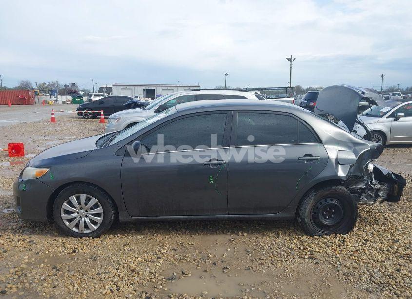 Photo 14 of 2013 Toyota Corolla LE (VIN 2T1BU4EEXDC039621)