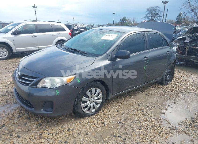 Photo 2 of 2013 Toyota Corolla LE (VIN 2T1BU4EEXDC039621)