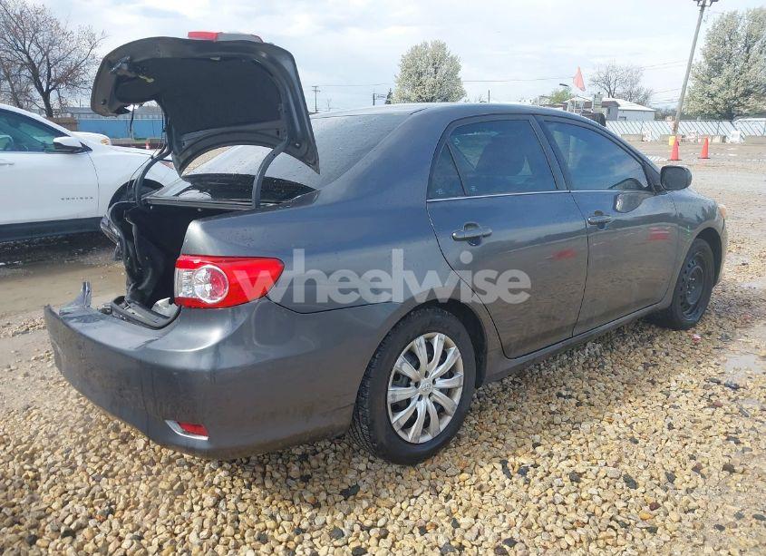 Photo 4 of 2013 Toyota Corolla LE (VIN 2T1BU4EEXDC039621)