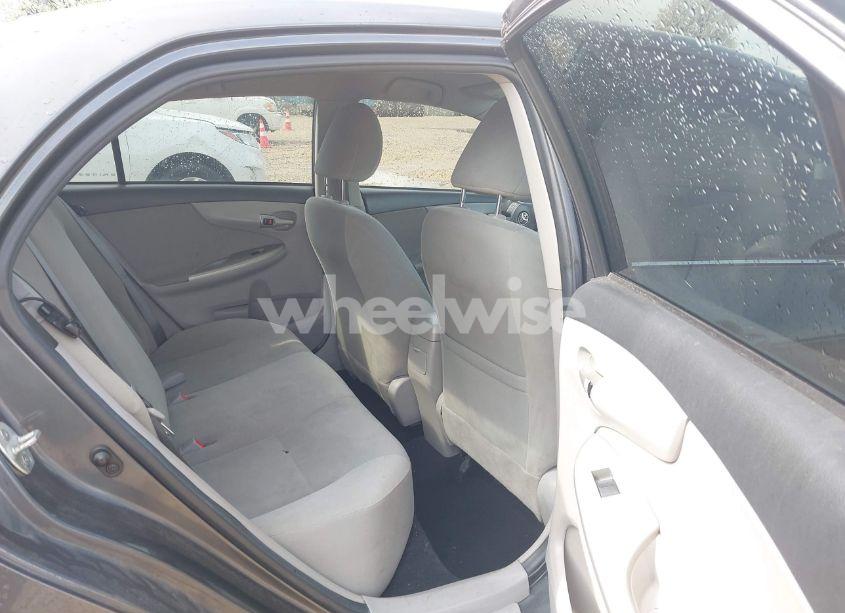 Photo 8 of 2013 Toyota Corolla LE (VIN 2T1BU4EEXDC039621)