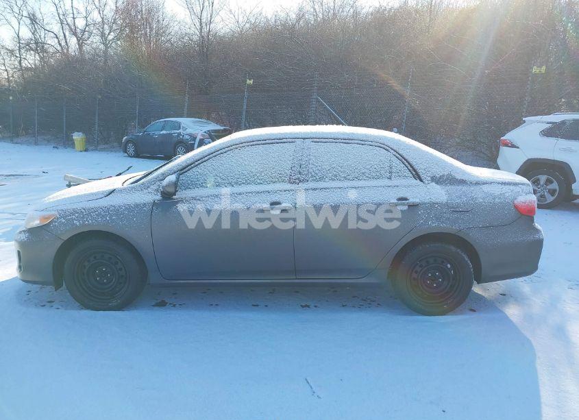 Photo 14 of 2013 Toyota Corolla LE (VIN 2T1BU4EEXDC054474)