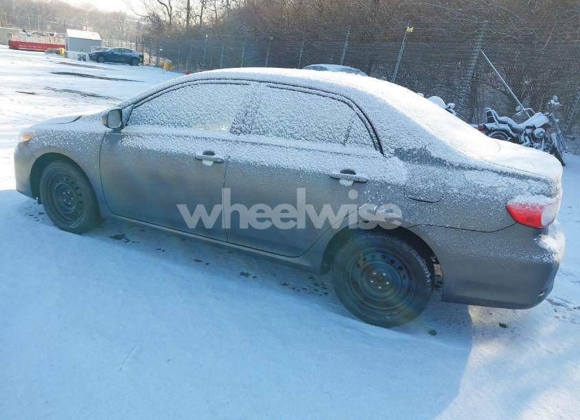 Photo 3 of 2013 Toyota Corolla LE (VIN 2T1BU4EEXDC054474)