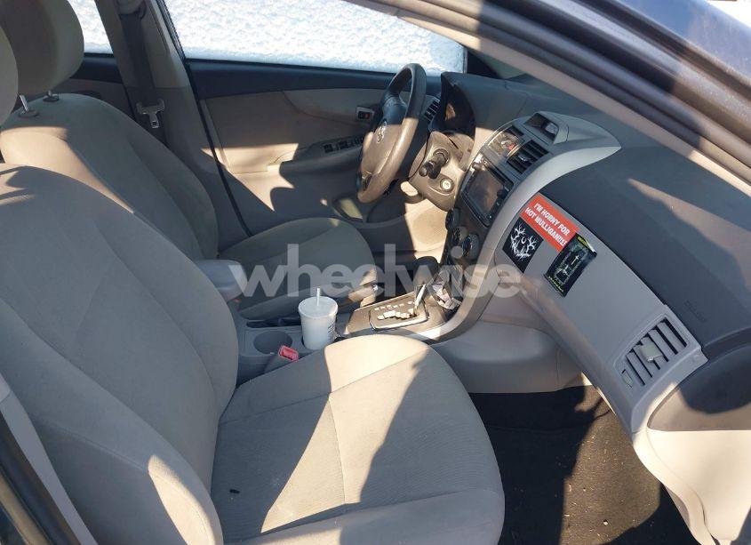 Photo 5 of 2013 Toyota Corolla LE (VIN 2T1BU4EEXDC054474)