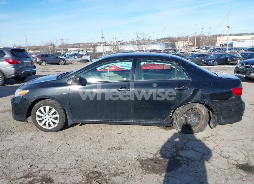 Photo 13 of 2013 Toyota Corolla LE (VIN 2T1BU4EEXDC064406)